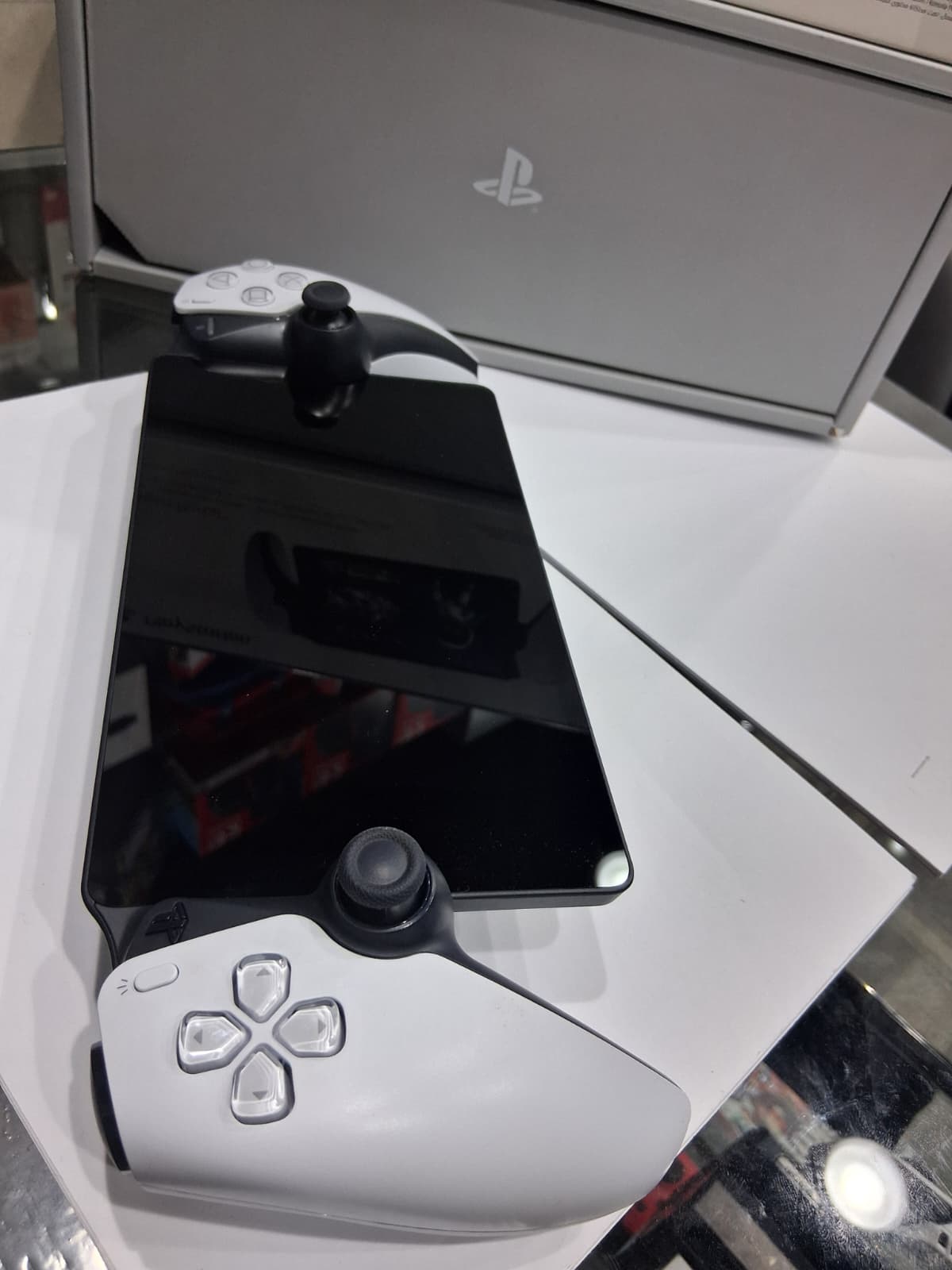PlayStation Portalâ„¢ Remote Player - White (Used) - Image 3